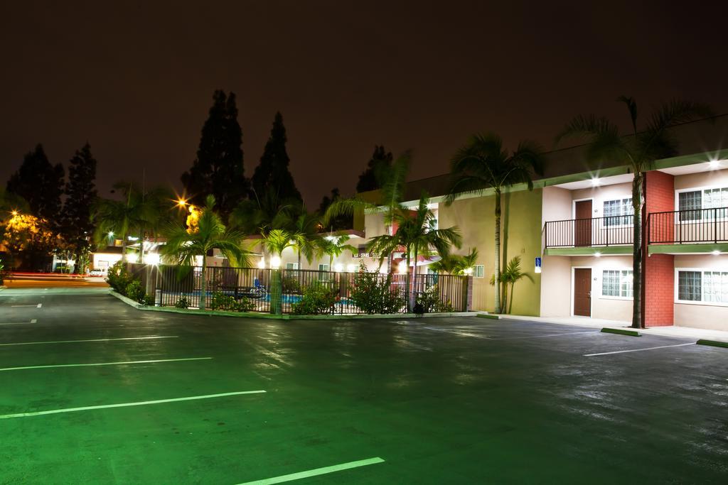 Budget Inn Anaheim Near Disneyland Drive Εξωτερικό φωτογραφία